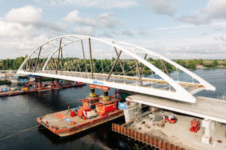 Bridge team installs record-breaking bridge in Estonia